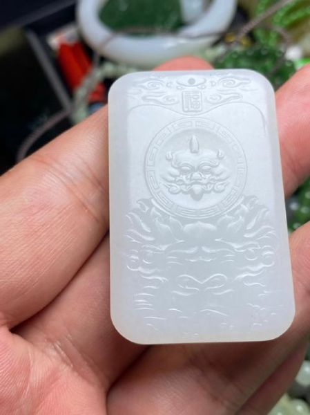 生肖鸡属相牌（生肖鸡属相牌戴左手还是右手？）