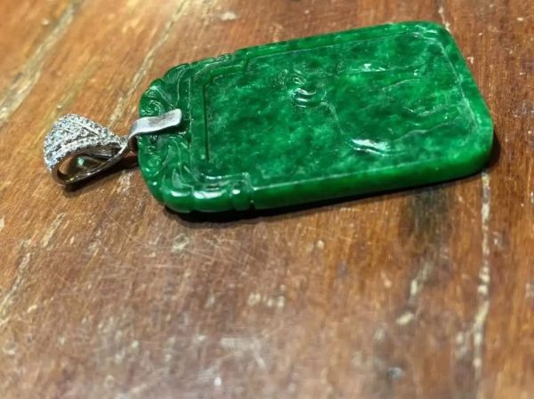 生肖羊和翡翠属相(属羊适合戴翡翠吗?)