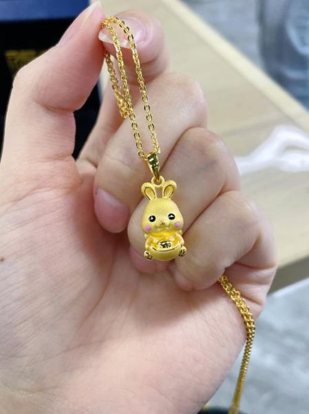 金子生肖吊坠属相（金子生肖吊坠属相哪款最招财💍）