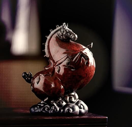 马生肖属相摆件（马年办公室摆马摆件招财吗）