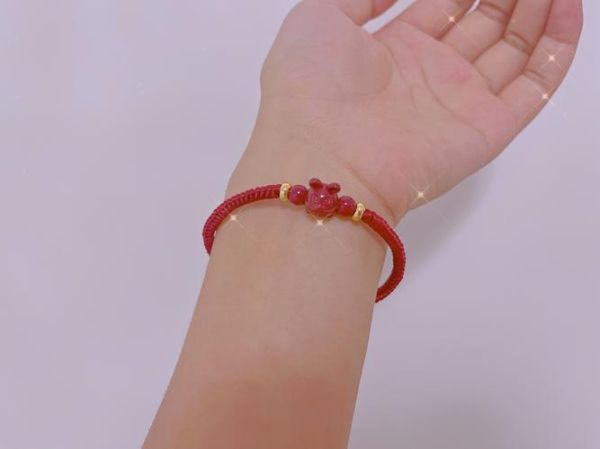 生肖属相红手绳(女生戴的红手绳生肖红绳怎么选)