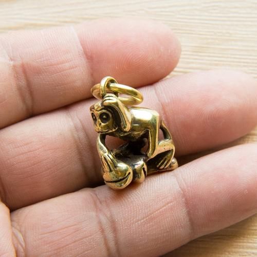 黄铜生肖属相吊坠（黄铜生肖属相吊坠怎么选？小白避坑指南）