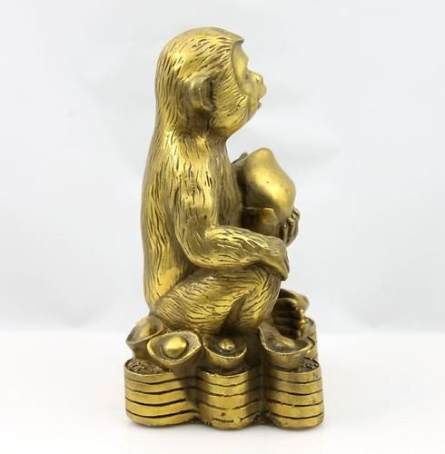 生肖猴属相摆件(生肖猴属相摆件摆客厅哪里最招财)