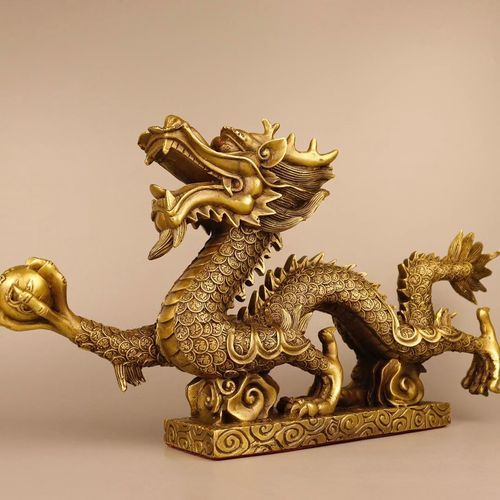 十二生肖属相龙摆件（属龙人家里龙摆件摆哪里最旺）