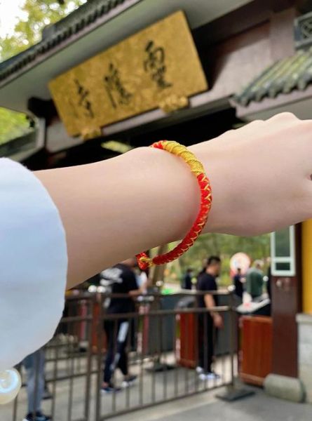 与狼共舞生肖属相相冲（与狼共舞冲生肖吗？入门避坑指南）