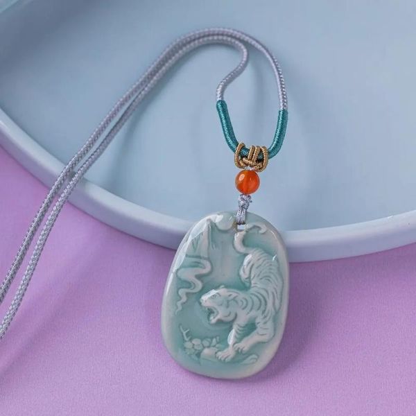 属相女吊坠 生肖（属相女吊坠生肖如何挑选才最招桃花？）