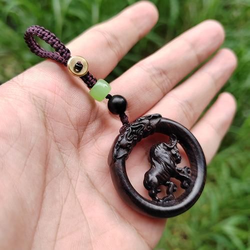 属相挂钥匙 生肖木质（生肖木质钥匙扣挂哪里最招财）