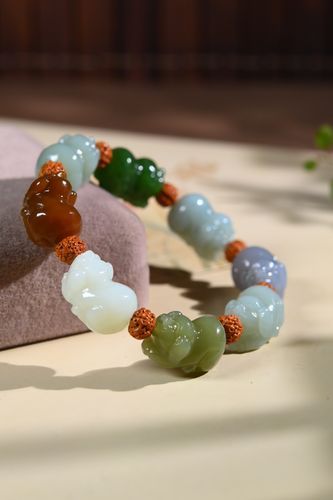 多宝生肖属相手链（多宝生肖属相手链适合什么材质）