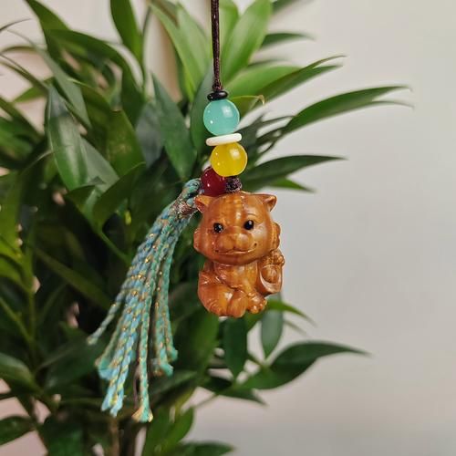 绿檀木生肖属相挂件（绿檀木生肖属相挂件适合什么人群）