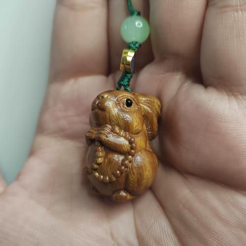 绿檀木生肖属相挂件（绿檀木生肖属相挂件适合什么人群）