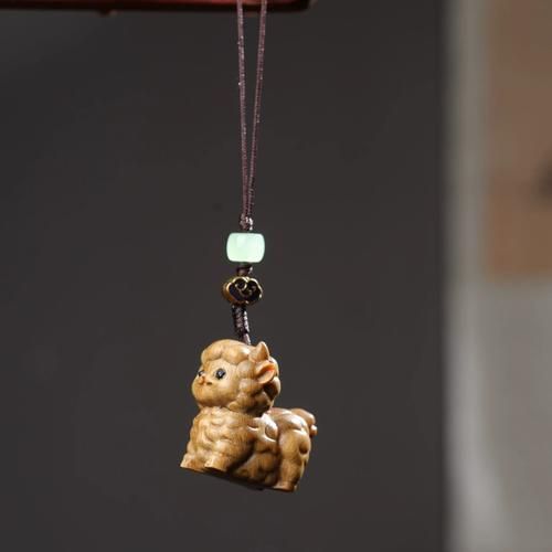 绿檀木生肖属相挂件（绿檀木生肖属相挂件适合什么人群）