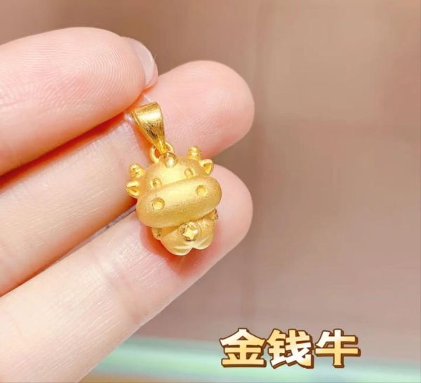 生肖属相吊坠金（生肖属相金吊坠怎么选？小白一看就懂）