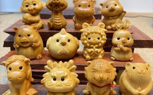 自己属相生肖 摆件（自己属相生肖摆件放在哪里最旺）