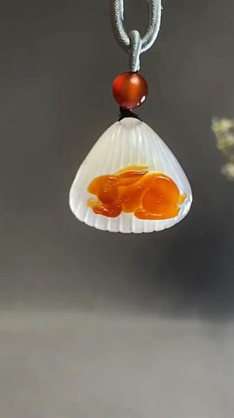 雕刻生肖属相吊坠（雕刻生肖吊坠怎么选）