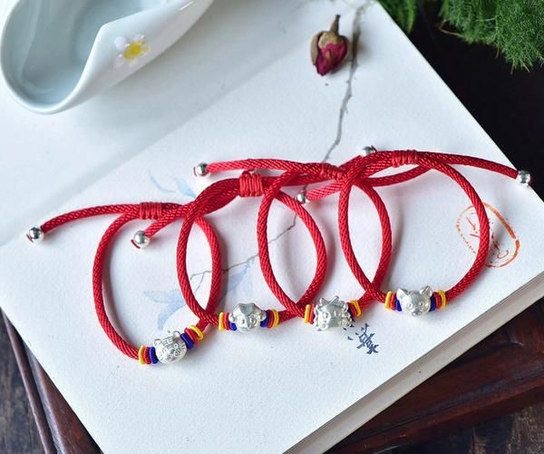 足银生肖属相手链（足银生肖属相手链怎么选不踩坑）