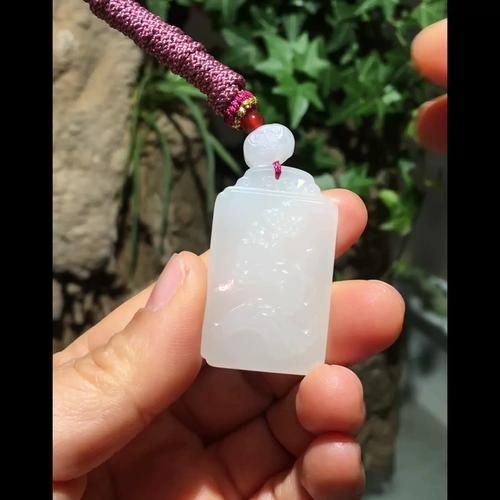 生肖属相牌吊坠鼠（生肖鼠吊坠怎么选？入门避坑指南）