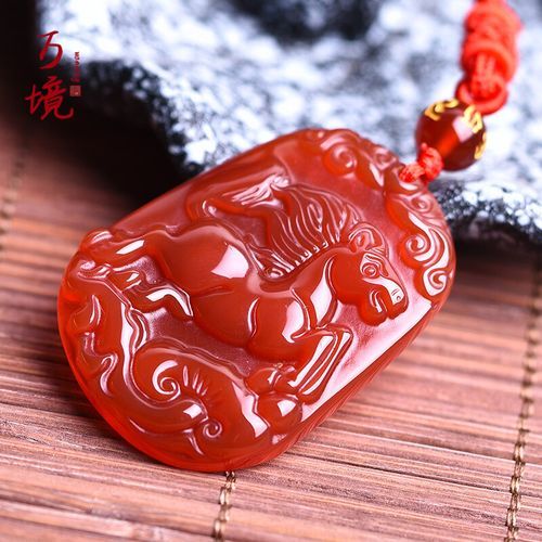 生肖属相玛瑙挂件（生肖属相玛瑙挂件怎么挑）