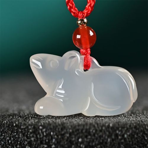 生肖属相玛瑙挂件（生肖属相玛瑙挂件怎么挑）