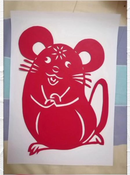 剪生肖属相（新手怎么用剪刀剪生肖属相图案）