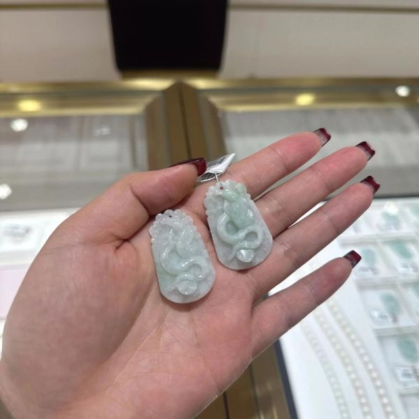 翡翠属相吊坠 生肖（翡翠属相吊坠款式怎么选）