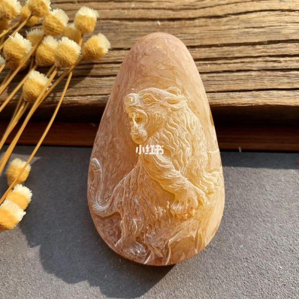 蜜蜡生肖属相挂件（蜜蜡生肖属相挂件怎么挑？生肖小白秒懂）