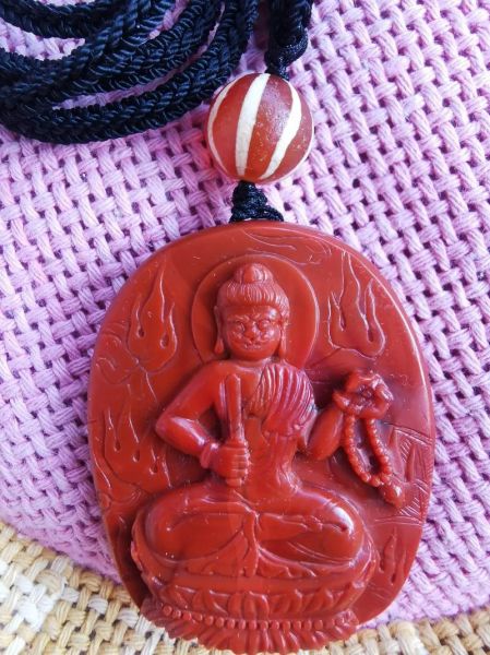 属相鸡生肖本命佛（属鸡的本命佛详解与佩戴方法）