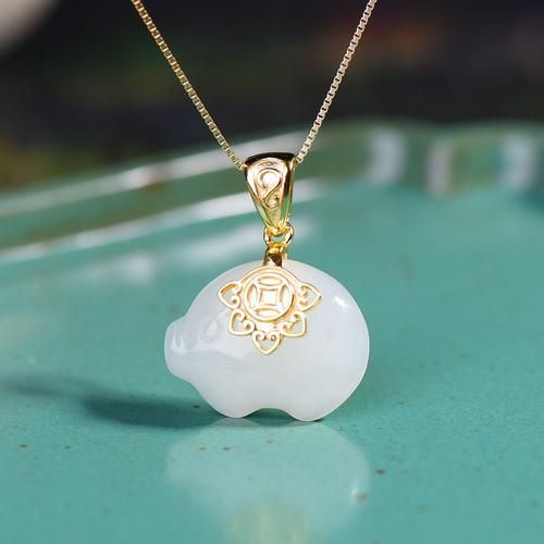 属相银吊坠 生肖（生肖925纯银吊坠怎么选颜色最吉利）