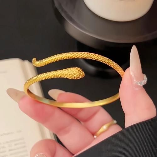 生肖属相黄金手镯(生肖属相黄金手镯适合买哪个)