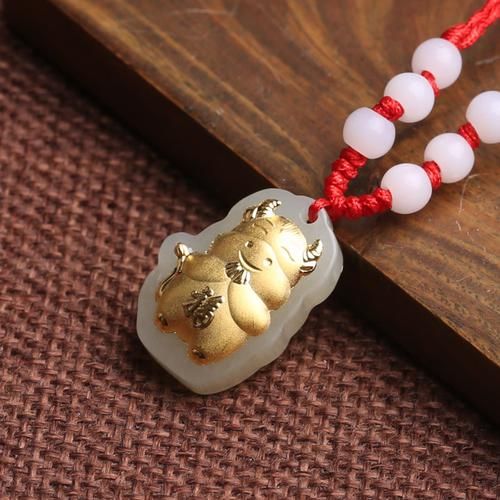 生肖属相车挂饰品(属牛人本命年车挂饰品怎么选最旺运)