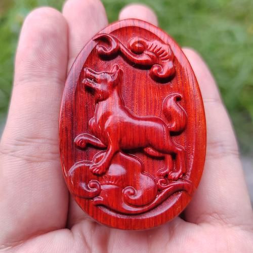 生肖狗属相牌(生肖狗属相牌戴哪只手才招财)