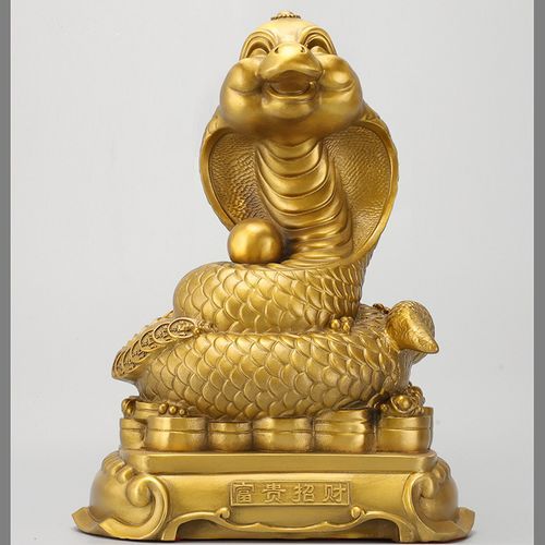 脚踩聚宝盆的生肖属相