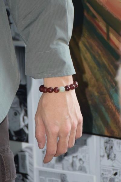 生肖属相紫檀(生肖紫檀手串寓意与搭配指南)